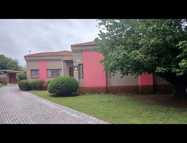 3 BEDROOM HOUSE FOR SALE IN CLAYVILLE